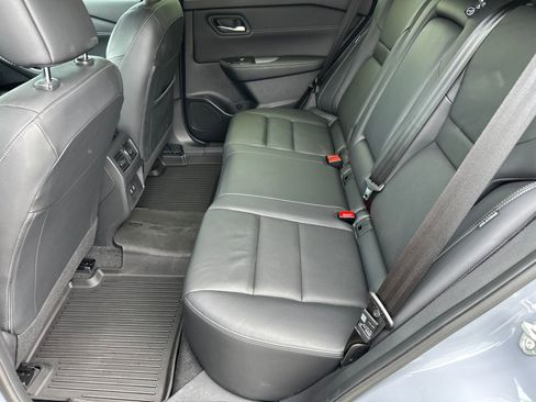 Used 2024 Nissan Rogue SL FWD image 19