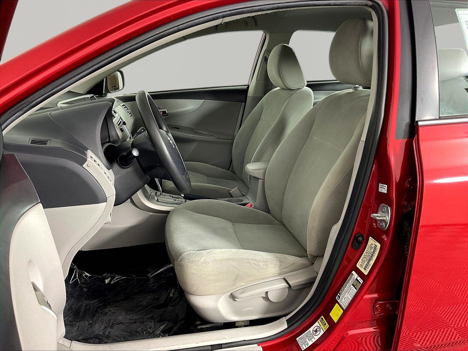 Used 2013 Toyota Corolla LE FWD image 18