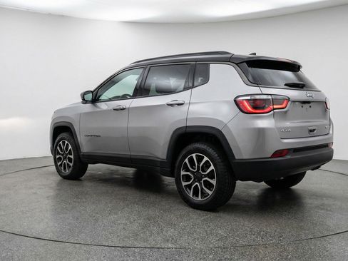 Used 2025 Jeep Compass Trailhawk AWD/4WD image 6