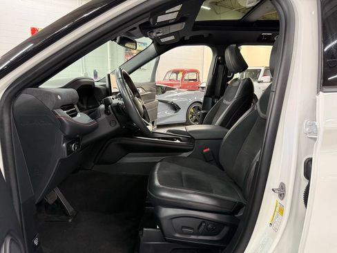 Used 2025 Ford Explorer ST AWD/4WD image 11