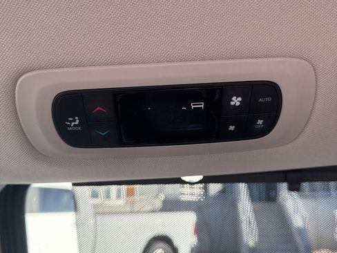 Used 2021 Chrysler Pacifica Touring-L w/ Uconnect Theater Family Group image 29