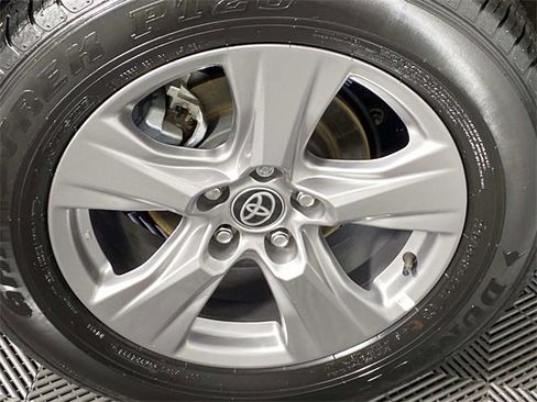 Used 2025 Toyota RAV4 XLE w/ Convenience Package image 31