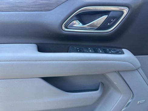 Used 2021 Chevrolet Suburban Z71 w/ Z71 Off-Road Package image 12