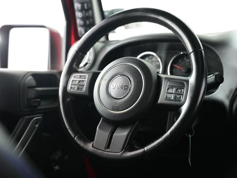 Used 2015 Jeep Wrangler Unlimited Rubicon w/ Connectivity Group image 11