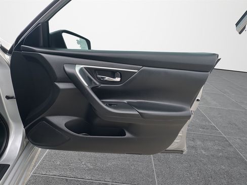 Used 2016 Nissan Altima 2.5 S w/ Power Driver Seat Package image 13