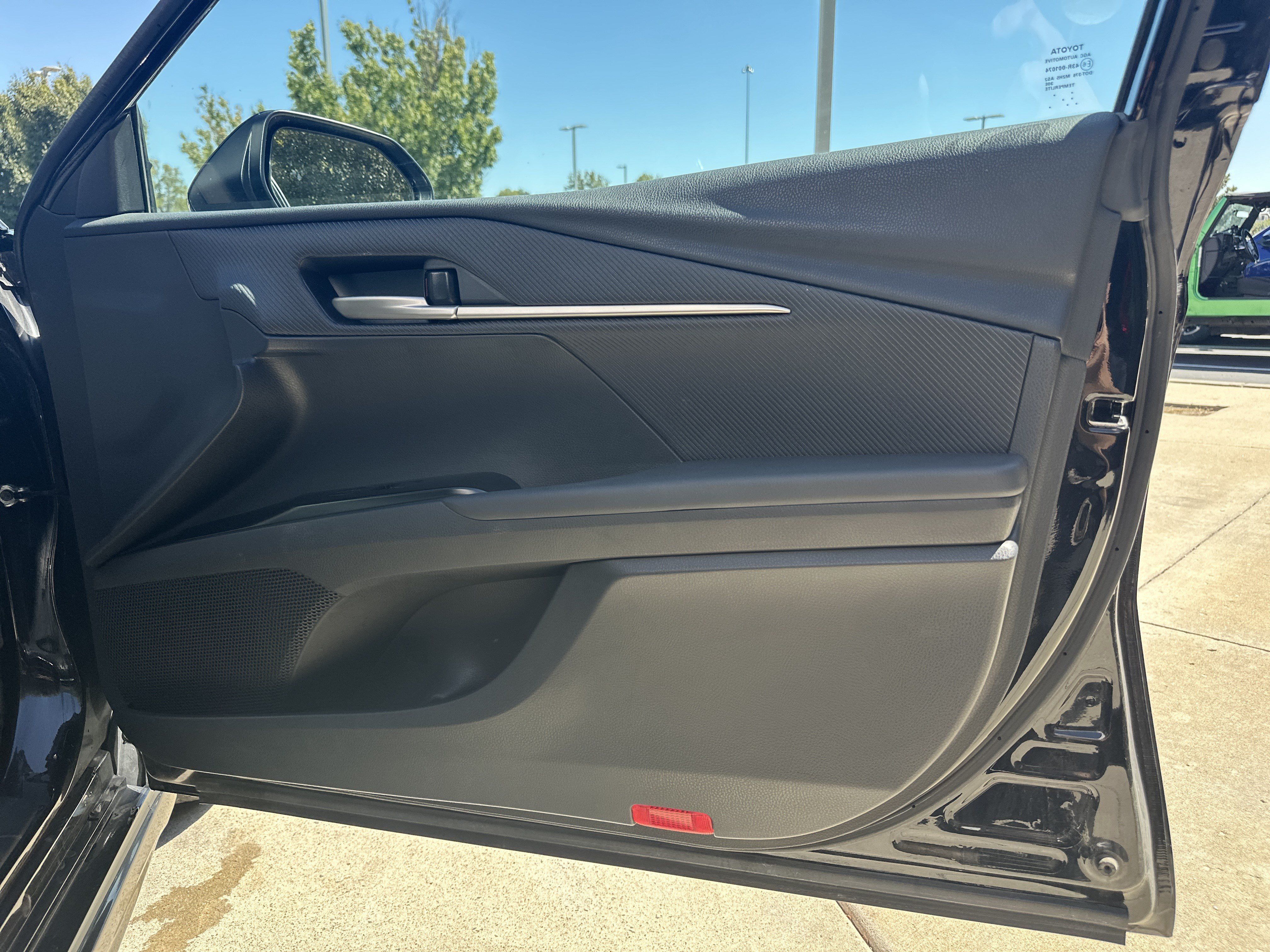 Used 2025 Toyota Camry SE w/ Convenience Package FWD image 29