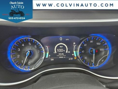 Used 2024 Chrysler Pacifica Touring-L image 28