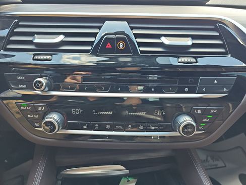 Used 2019 BMW M550i xDrive w/ Premium Package image 24