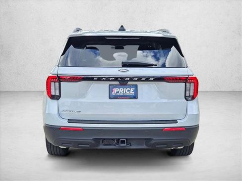 Used 2025 Ford Explorer Active image 7