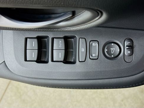 New 2026 Honda HR-V LX image 18