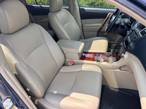 Used 2013 Toyota Highlander Limited AWD/4WD image 20