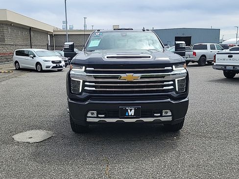Used 2022 Chevrolet Silverado 3500 High Country w/ Technology Package AWD/4WD image 2