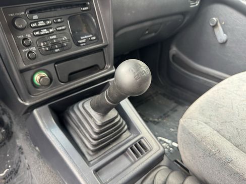 Used 1998 Chevrolet Tracker 4WD image 17