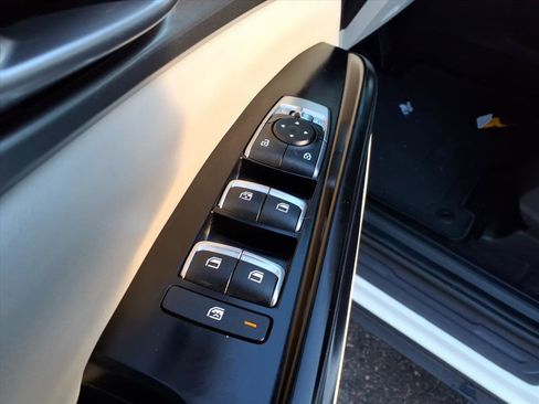 Used 2024 Kia Carnival LX image 22