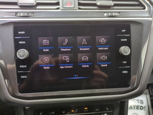 Used 2024 Volkswagen Tiguan SE w/ Panoramic Sunroof Package AWD/4WD image 22