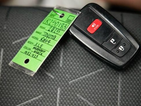 Used 2025 Toyota RAV4 XLE AWD/4WD image 10