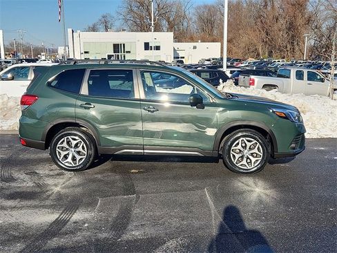 Used 2022 Subaru Forester Premium image 7