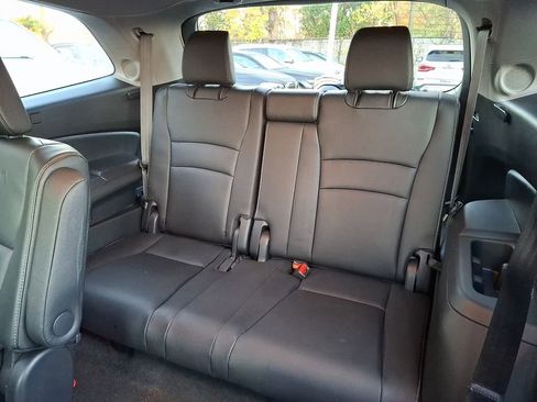 Used 2022 Honda Pilot Touring image 8