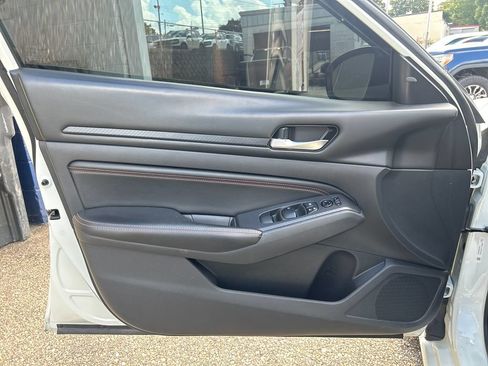 Used 2022 Nissan Altima 2.5 SR FWD image 9