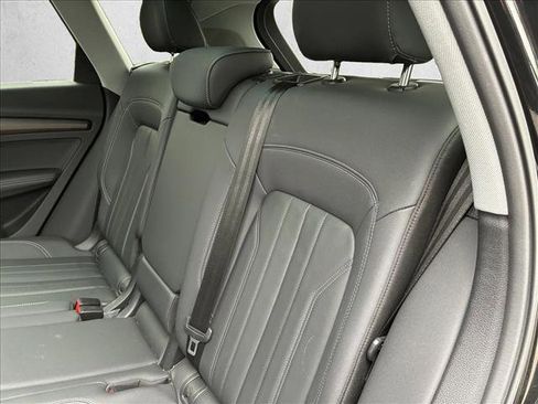Used 2023 Audi Q5 2.0T Premium Plus w/ Premium Plus Package AWD/4WD image 14