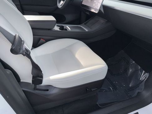 Used 2023 Tesla Model Y Long Range image 16