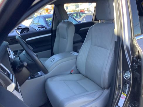 Used 2015 Toyota Highlander Plus image 10