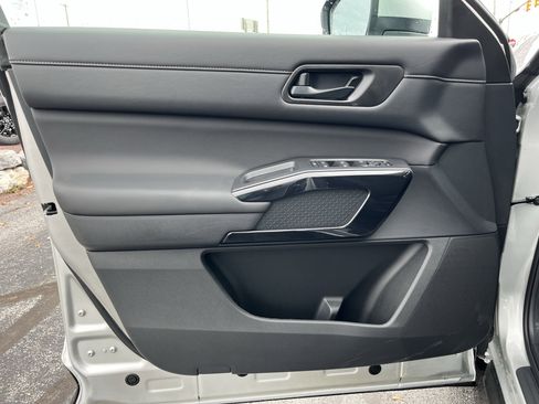 New 2025 Nissan Pathfinder SV w/ SV Premium Package image 19