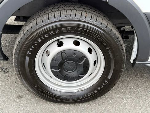 Used 2015 Ford Transit 150 Medium Roof w/Sliding Side Doo image 33