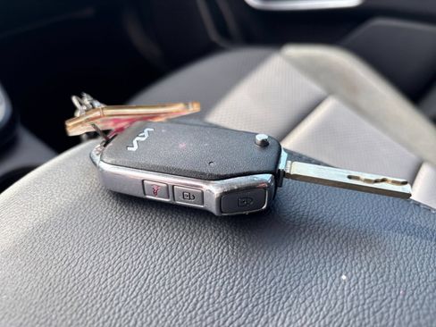 Used 2025 Kia Soul LX w/ LX Technology Package FWD image 20