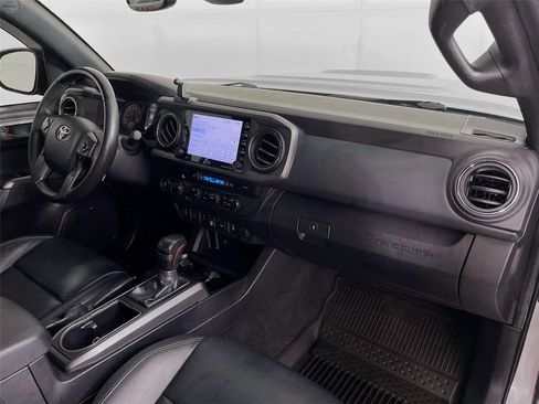 Used 2023 Toyota Tacoma TRD Sport w/ TRD Premium Sport Package AWD/4WD image 34