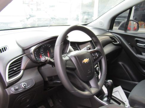 Used 2020 Chevrolet Trax LS image 16