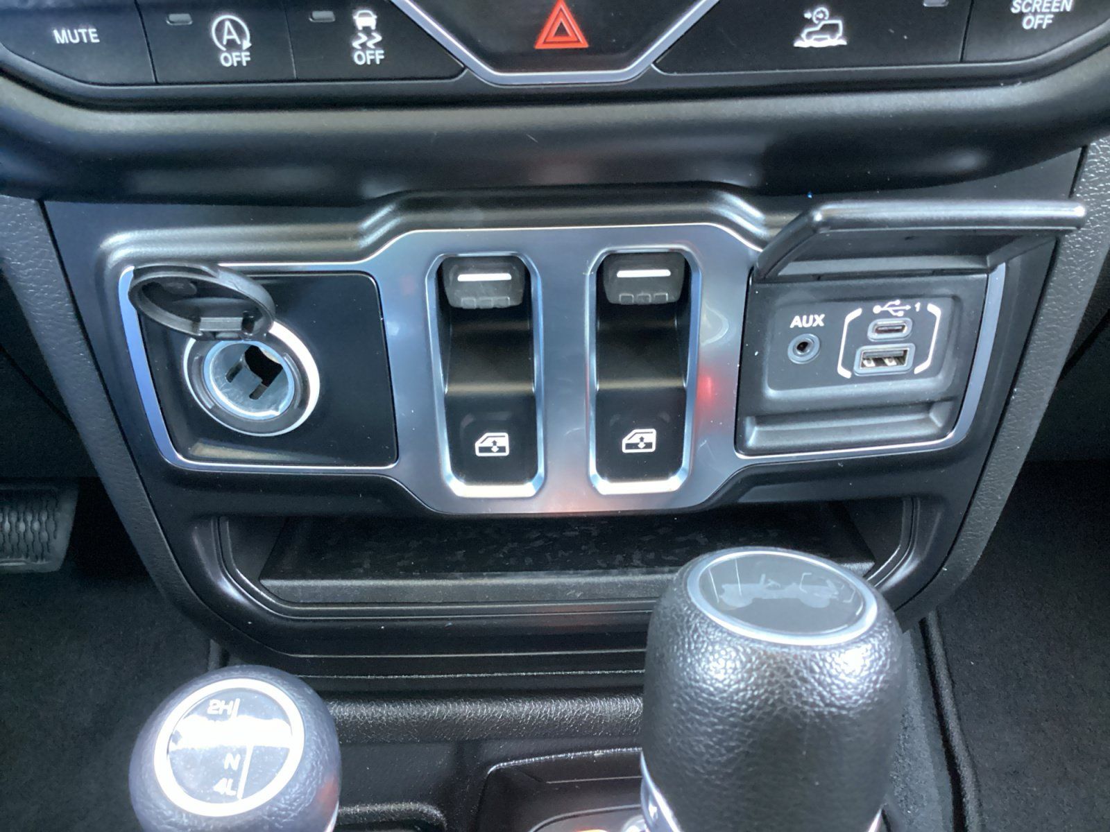 Used 2022 Jeep Wrangler Sport AWD/4WD image 23