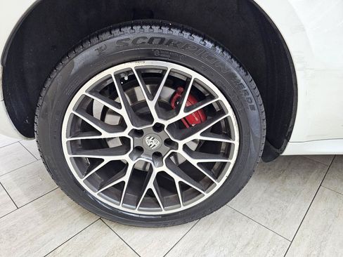 Used 2017 Porsche Macan Turbo AWD/4WD image 41