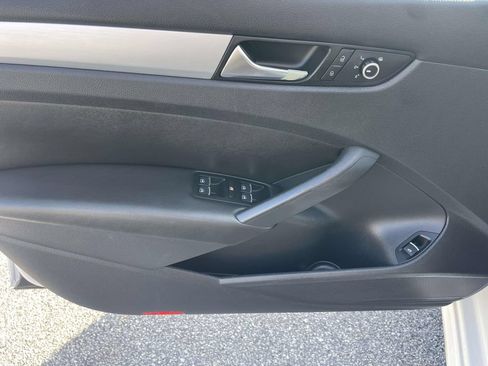 Used 2013 Volkswagen Passat TDI SE FWD image 18