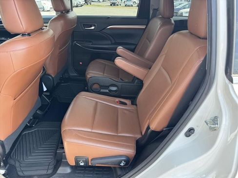 Used 2017 Toyota Highlander Limited image 10