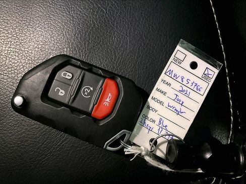 Used 2021 Jeep Wrangler Unlimited Sahara AWD/4WD image 13