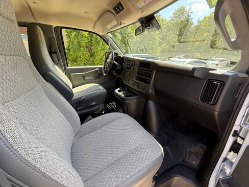 Used 2025 Chevrolet Express 3500 LT w/ LT Preferred Equipment Group RWD image 8