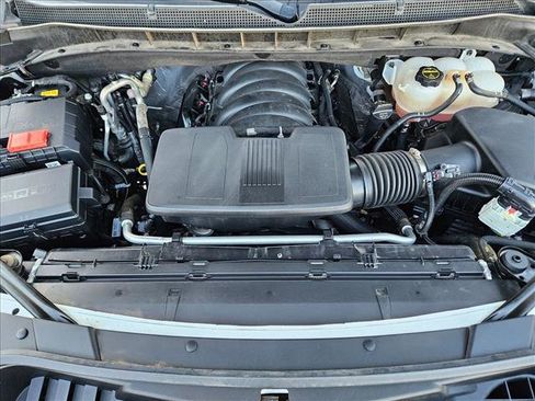 Used 2024 Chevrolet Suburban LT image 24