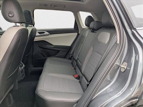 New 2025 Volkswagen Taos SE image 17