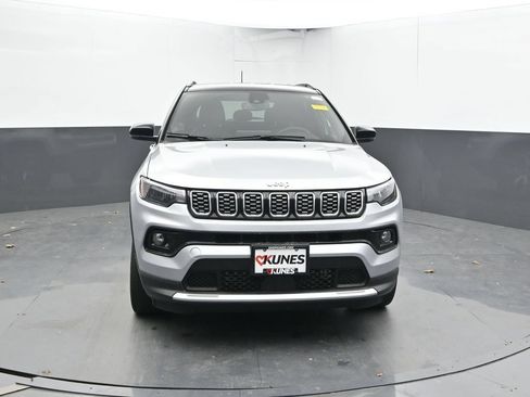 Used 2025 Jeep Compass Limited AWD/4WD image 4