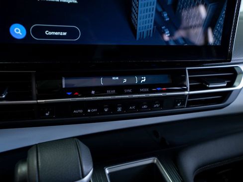 Used 2025 Toyota Sienna XLE image 37