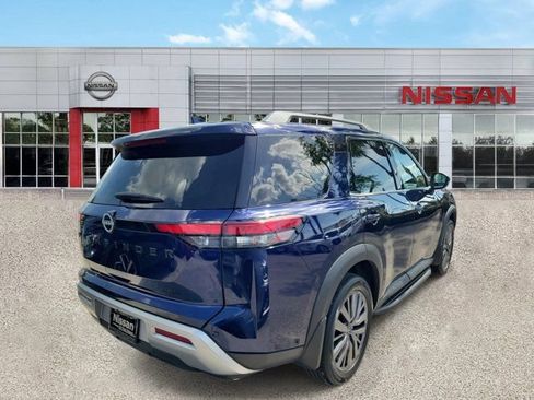 Certified 2024 Nissan Pathfinder SL w/ SL Premium Package FWD image 2