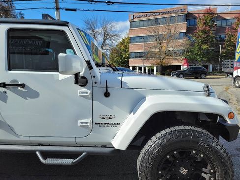Used 2017 Jeep Wrangler Unlimited Sahara AWD/4WD image 12