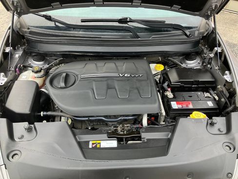 Used 2018 Jeep Cherokee Latitude w/ Cold Weather Group image 23