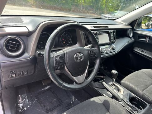 Used 2018 Toyota RAV4 XLE FWD image 12