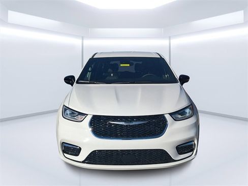 New 2026 Chrysler Pacifica Select image 8