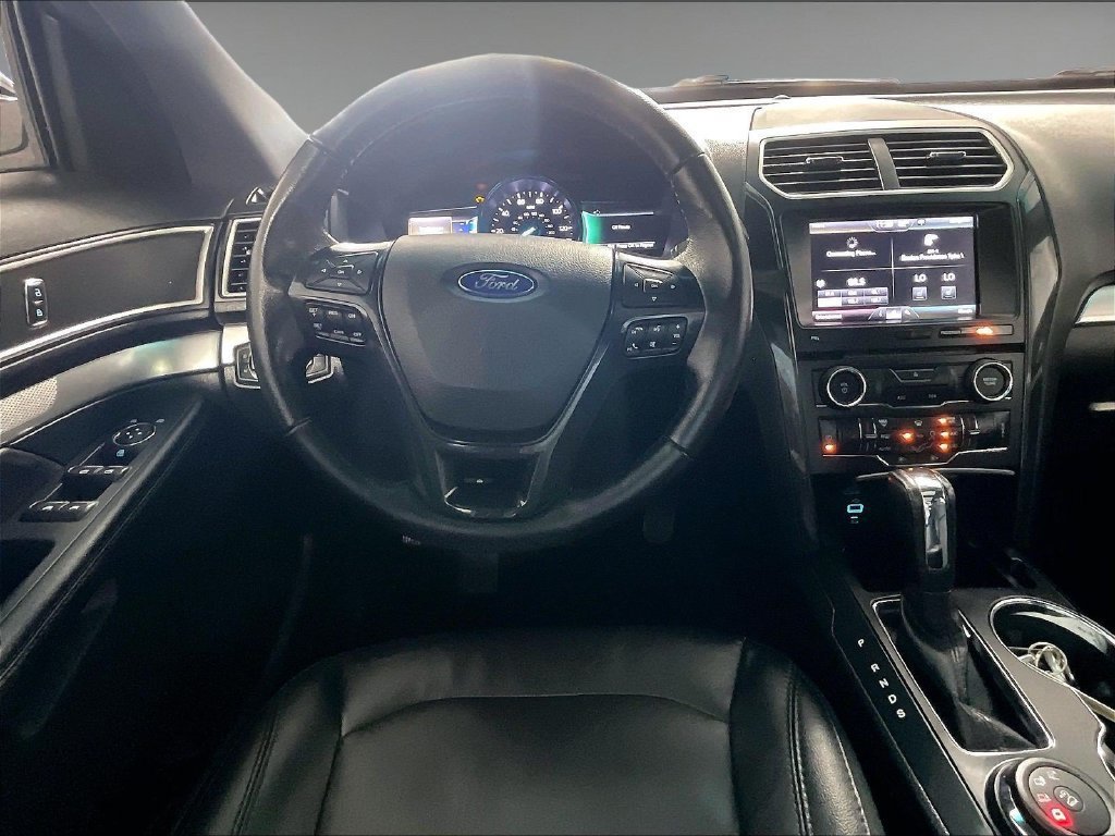 Used 2016 Ford Explorer XLT w/ Equipment Group 202A AWD/4WD image 18