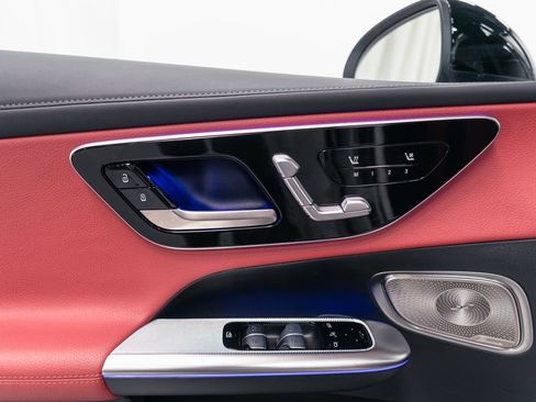 Used 2025 Mercedes-Benz GLC 300 4MATIC image 6