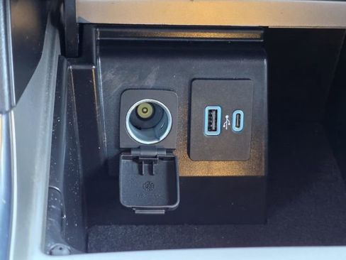 Used 2023 Ford Explorer Limited w/ Equipment Group 301A image 22