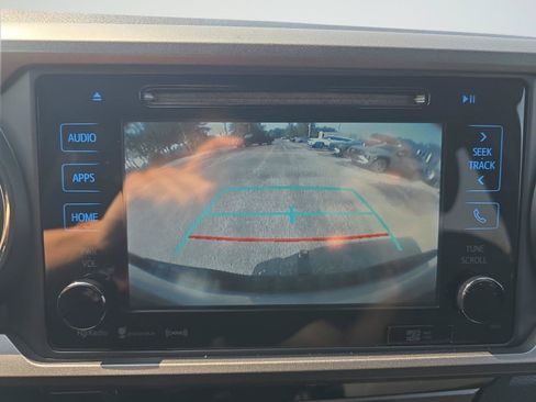 Used 2018 Toyota Tacoma TRD Sport AWD/4WD image 15